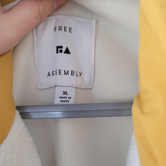 NWOT Free Assembly 1/4 Zip Sherpa Sweater, size XL - Picture 6 of 10